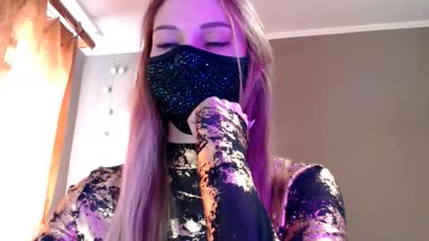 Lily online show from March 4, 1:39 pm