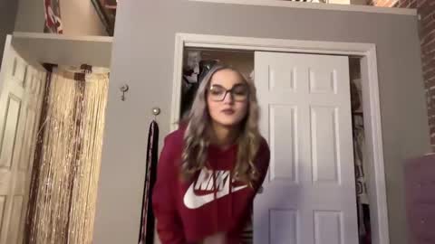 iris online show from February 20, 12:08 am