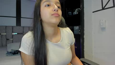 Iris Fyre  online show from May 18, 12:33 pm