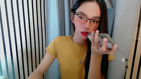 IRISH AND TRIXIE online show from March 26, 5:31 am