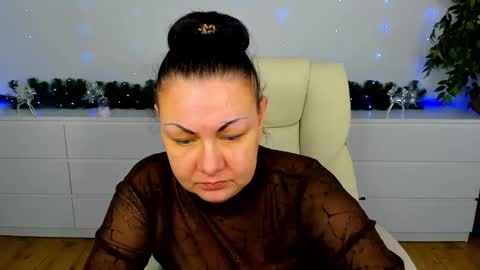 Iris online show from January 17, 8:00 am