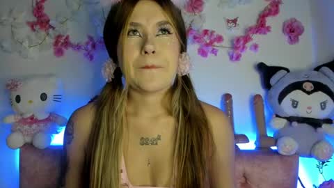 isa glow online show from June 12, 1:13 am