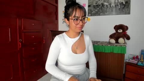 Isabella22 1 online show from December 5, 4:23 pm