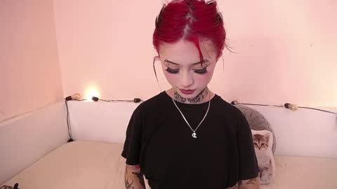 Snapshot of isabella__dark chatting on December 17, 10:00 pm    online show from December 17, 10:00 pm