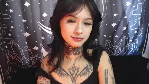 Snapshot of isabella__dark chatting on January 18, 8:09 pm    online show from January 18, 8:09 pm