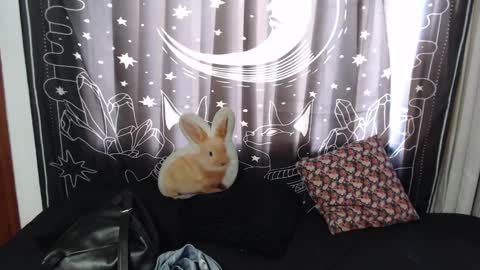 Snapshot of isabella__dark chatting on January 16, 7:31 pm    online show from January 16, 7:31 pm
