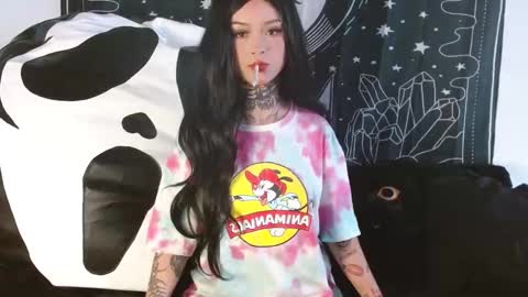 Snapshot of isabella__dark chatting on October 20, 9:29 pm    online show from October 20, 9:29 pm