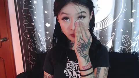 Snapshot of isabella__dark chatting on January 15, 6:19 pm    online show from January 15, 6:19 pm