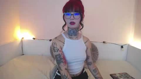 Snapshot of isabella__dark chatting on December 6, 8:50 pm    online show from December 6, 8:50 pm