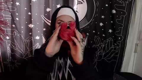 Snapshot of isabella__dark chatting on February 4, 8:49 pm    online show from February 4, 8:49 pm