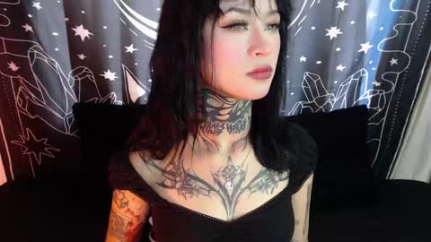 Snapshot of isabella__dark chatting on January 13, 8:58 pm    online show from January 13, 8:58 pm