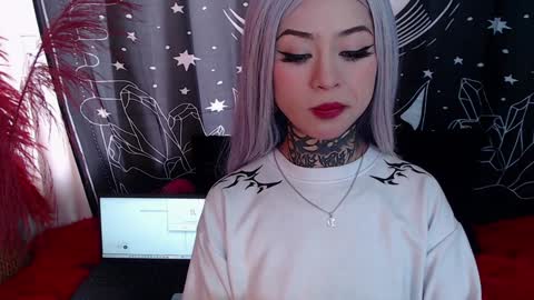 Snapshot of isabella__dark chatting on February 6, 9:06 pm    online show from February 6, 9:06 pm