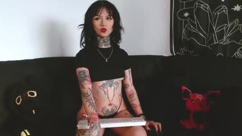 Snapshot of isabella__dark chatting on October 24, 8:49 pm    online show from October 24, 8:49 pm