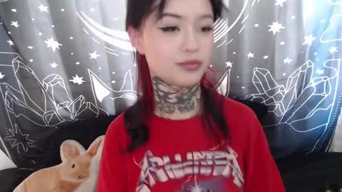 Snapshot of isabella__dark chatting on January 24, 7:49 pm    online show from January 24, 7:49 pm