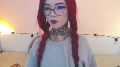 Snapshot of isabella__dark chatting on December 5, 7:38 pm    online show from December 5, 7:38 pm