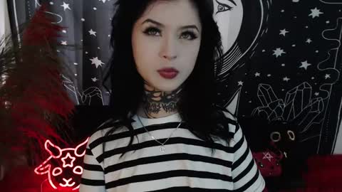 Snapshot of isabella__dark chatting on February 13, 8:13 pm    online show from February 13, 8:13 pm