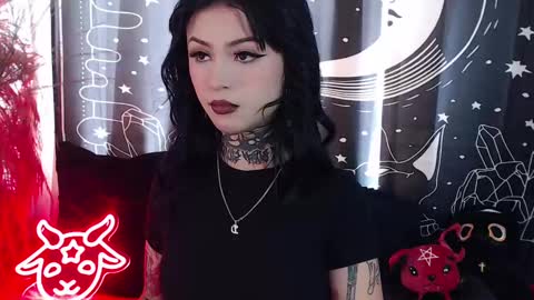 Snapshot of isabella__dark chatting on February 10, 8:42 pm    online show from February 10, 8:42 pm