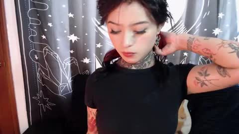 Snapshot of isabella__dark chatting on January 20, 6:32 pm    online show from January 20, 6:32 pm