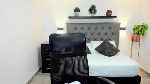 Isabel florez online show from December 18, 12:51 pm