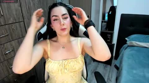 Isabella Sea online show from December 9, 1:18 am