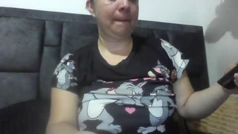 isabellaa_hills_ online show from July 6, 5:15 pm