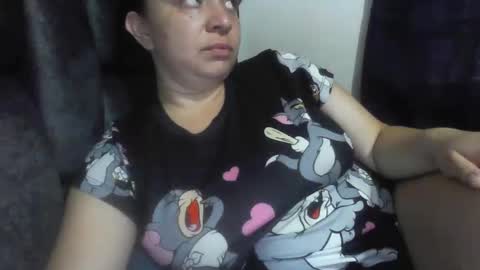 isabellaa_hills_ online show from June 5, 3:51 pm