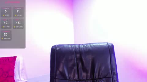 Instagram soybella01  online show from February 6, 6:24 pm