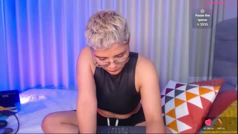 Isabella Mout  online show from November 25, 3:36 pm