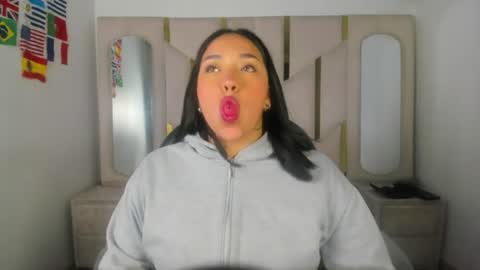 isabellrodriguez18 online show from July 17, 12:31 pm