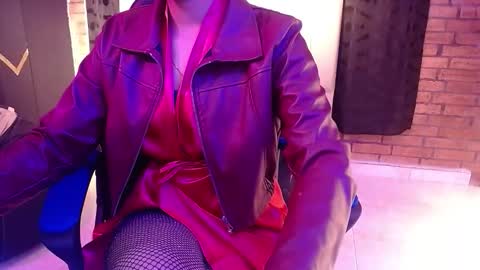 isabela online show from February 2, 4:00 am