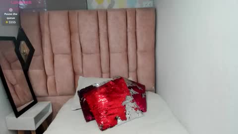 ISSA MILF online show from March 27, 1:45 pm