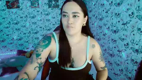 Snapshot of issis_demon chatting on September 28, 4:52 am Yiz online show from September 28, 4:52 am