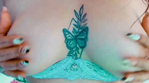 Snapshot of issis_demon chatting on December 29, 10:36 pm Yiz online show from December 29, 10:36 pm