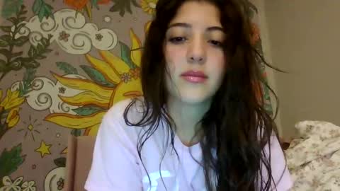 Snapshot of italiankittyx chatting on October 21, 1:42 am ItalianKitty online show from October 21, 1:42 am