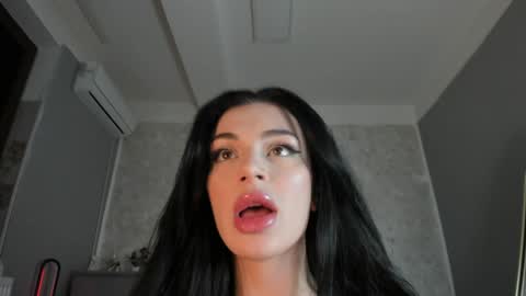 Ivy bellee online show from December 24, 6:00 am