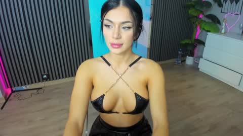 Ivy bellee online show from December 4, 5:27 am