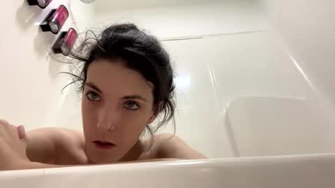 ivy_rose90 online show from April 17, 4:36 am