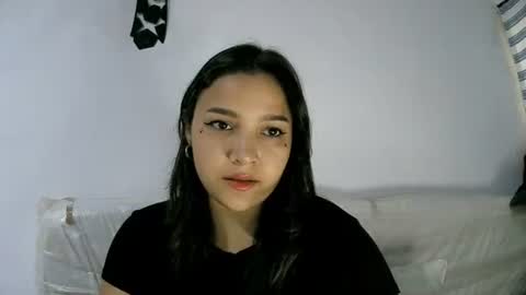 izzy_32 online show from February 8, 6:44 pm