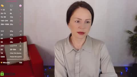 Queen of nylon  Victoria online show from January 16, 5:25 am