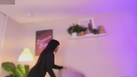 Jade online show from April 4, 8:07 pm