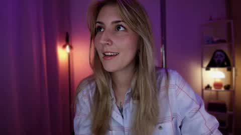 Linda Sofia help me get to 100 thumbs up online show from April 4, 12:42 am