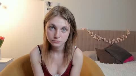 Mia online show from May 13, 7:19 pm