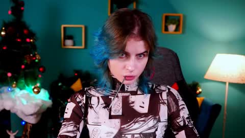 Snapshot of jade_castle chatting on January 4, 4:11 pm jade_castle online show from January 4, 4:11 pm