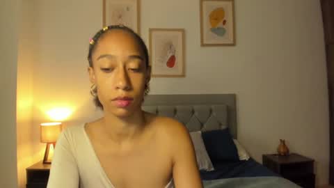 Snapshot of jade_obi chatting on October 21, 3:38 pm Jade smile online show from October 21, 3:38 pm