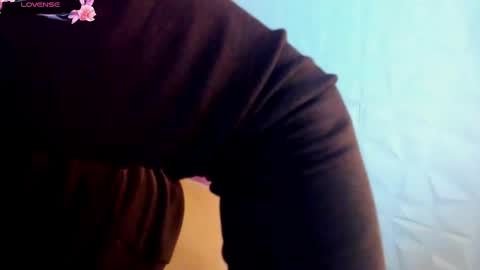 jade white  online show from January 21, 1:11 pm