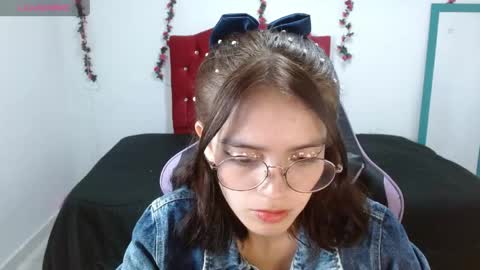 jaide387017 online show from May 22, 9:35 pm