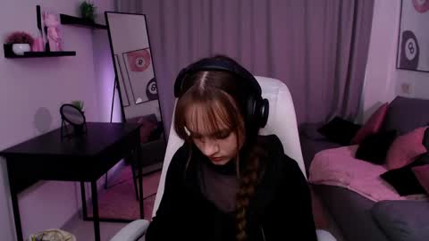 jamie_chung online show from April 13, 3:19 am