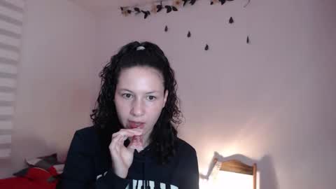 Snapshot of jane_r chatting on March 7, 11:37 pm Jane online show from March 7, 11:37 pm