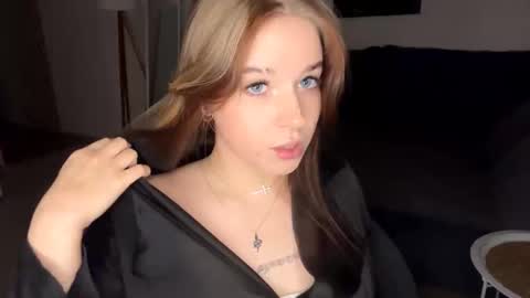 Snapshot of janniekeneipp chatting on October 21, 4:22 pm Janni online show from October 21, 4:22 pm