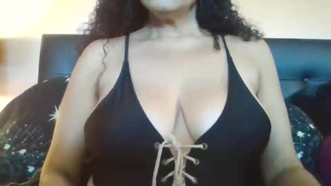 Jasmine online show from May 7, 7:06 pm